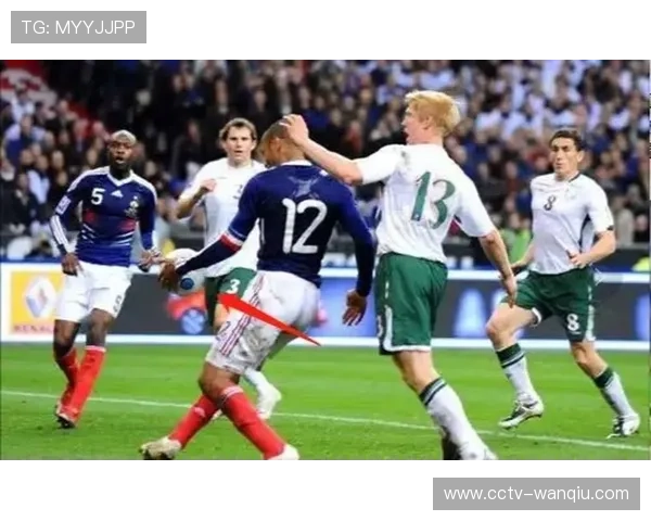 福法纳禁区手球判点球 迈尼昂神勇扑救保住胜局