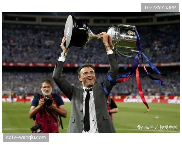 媒体预测:为应对巴黎的边路攻击群,雷恩可能放弃惯用的4-3-3,转而采用5-4-1防守阵型